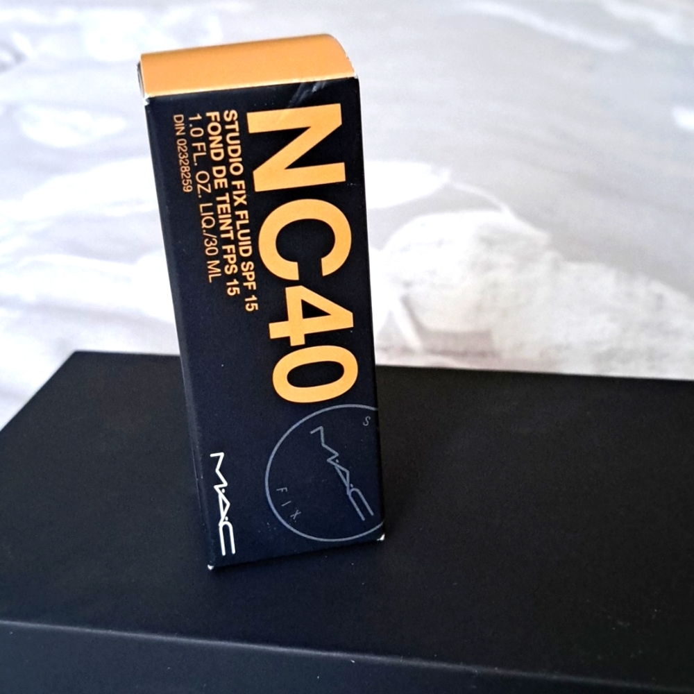 MAC Studio Fix Fluid SPF 15 Shade: NC40 |OLD FORMULA *RARE FIND*